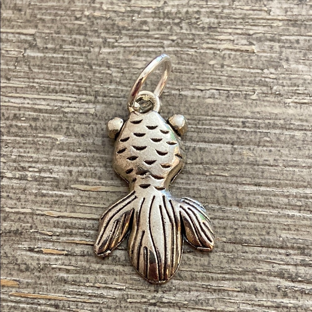 5/$10❤️❤️❤️New Tibetan Silver Fish Pendant Charm